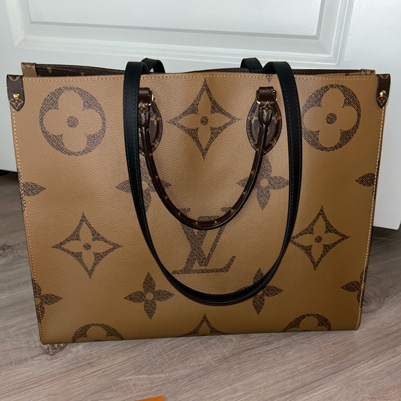 Louis Vuitton On The Go Tote GM - Picture 3 of 14